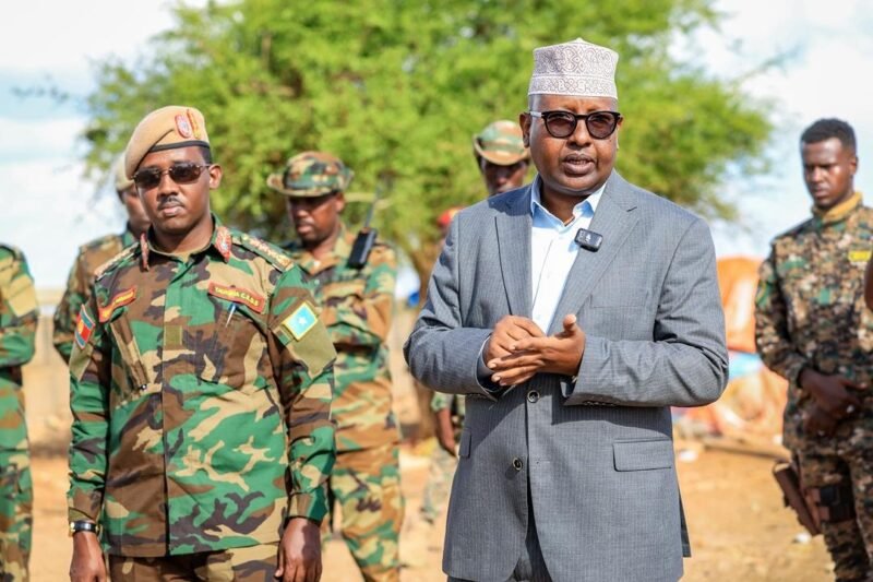 Minister of Defence Fiqi inspecting fronts