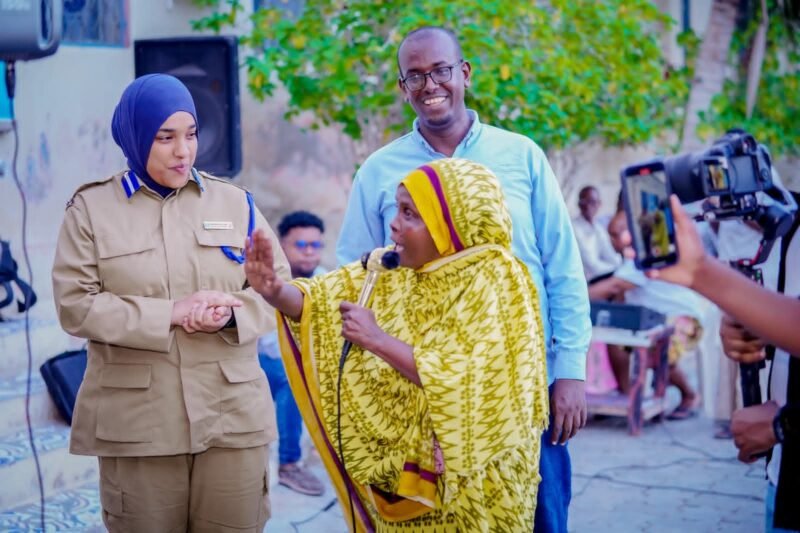 Police community meeting on drug abuse